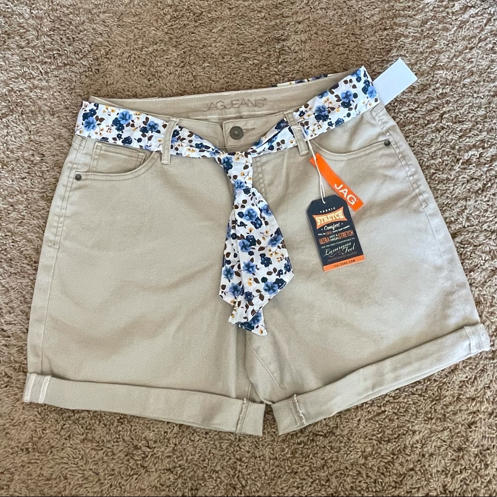 NWT Khaki JAG Carter Girlfriend Shorts